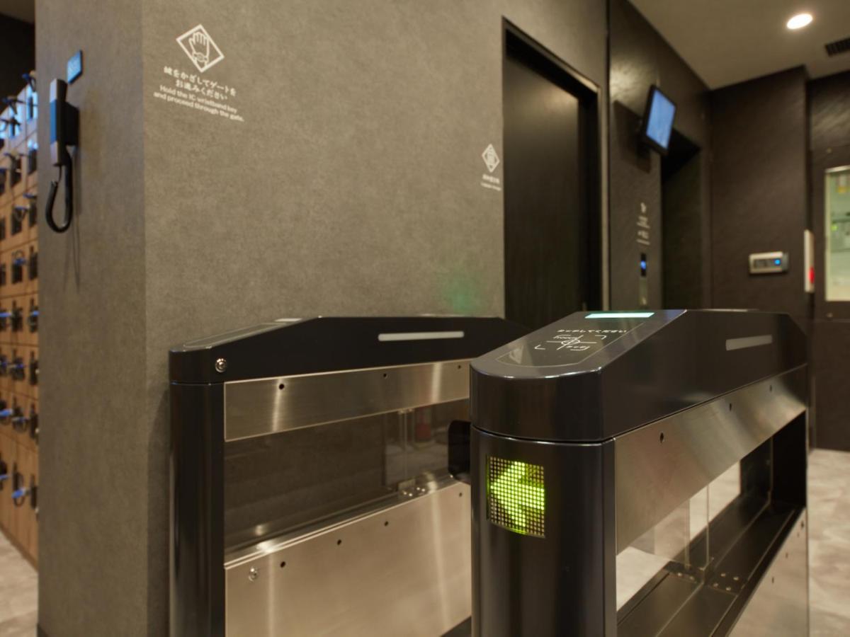 Kapselhotel Rembrandt & Shimbashi - Caters To Men
