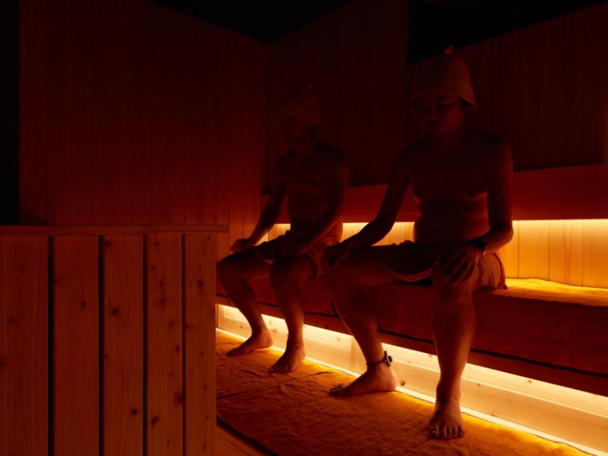 Rembrandt & Shimbashi - Caters To Men Kapselhotel 2*
