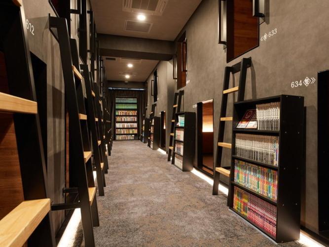Kapselhotel Rembrandt & Shimbashi - Caters To Men
