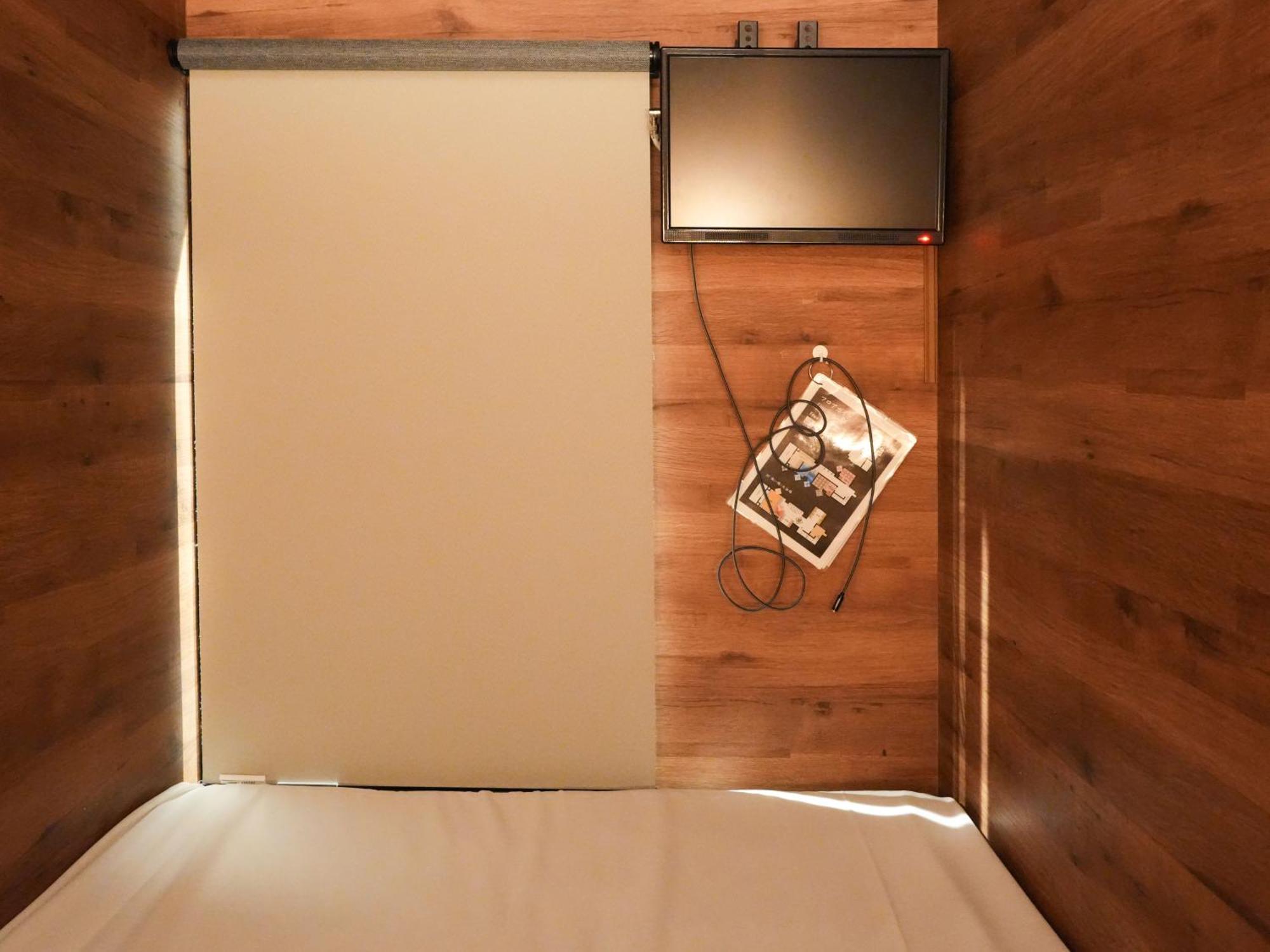 Rembrandt & Shimbashi - Caters To Men Kapselhotel