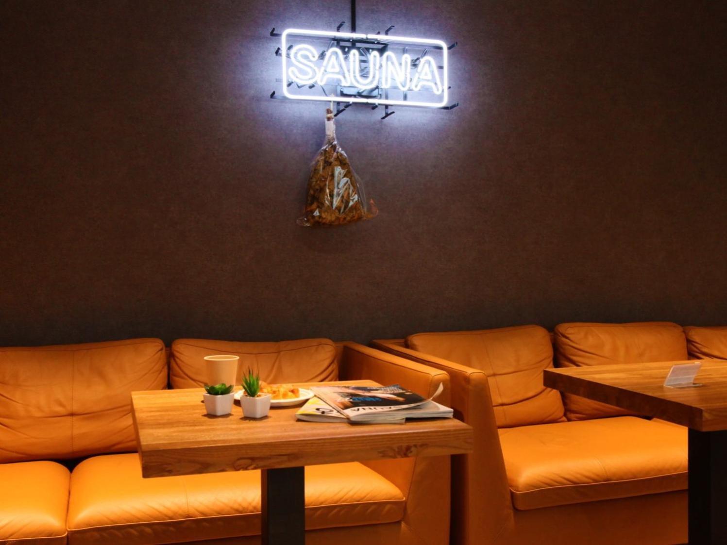 Rembrandt & Shimbashi - Caters To Men Kapselhotel 2*
